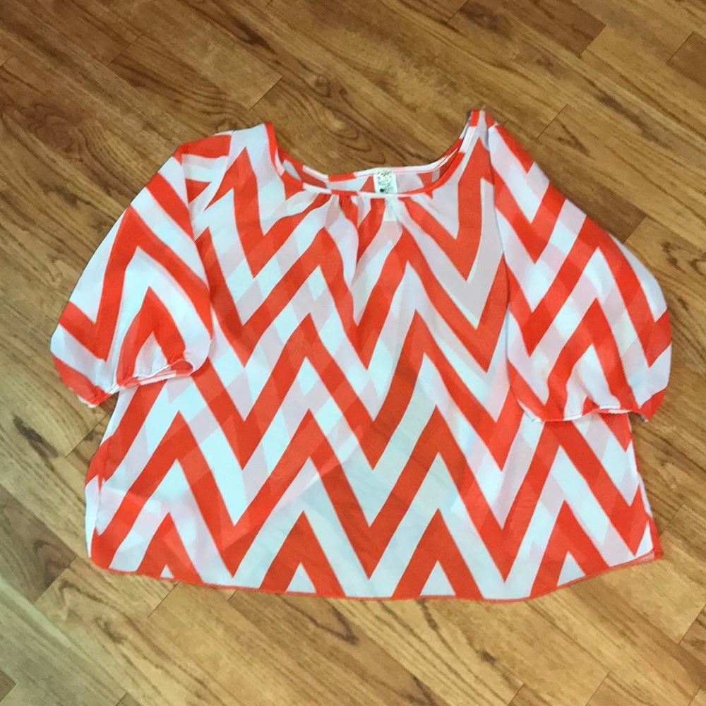 Chevron Blouse size Small 💕